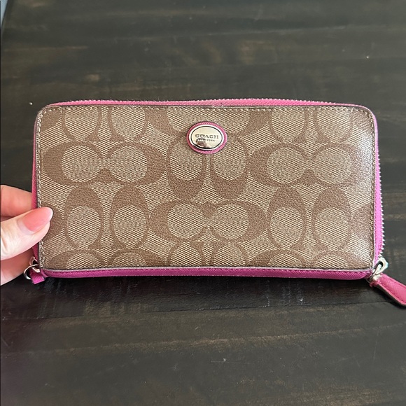 Coach Wallets - Picture 9 of 16